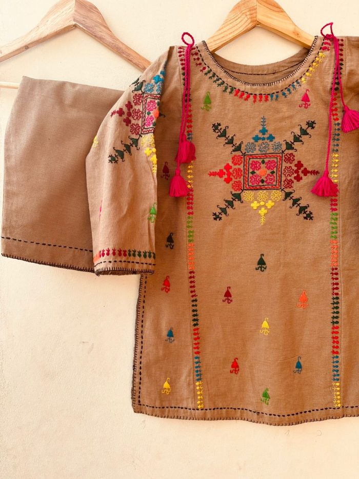 Baad-e-Gul handmade embroidery - Image 2