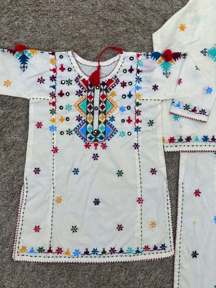 Noor-e-Rang Off-White Traditional Kurta