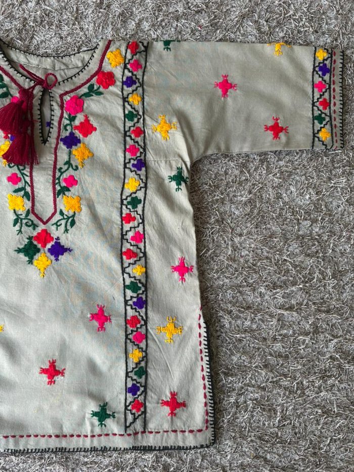 Chhoti Si Shaan – Light Grey Traditional Kurta - Image 3
