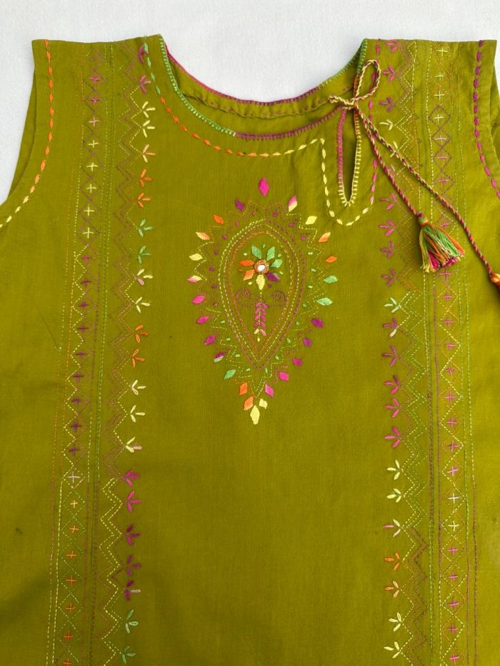Hari Bahar – Kacha Tanka Embroidered Set - Image 4