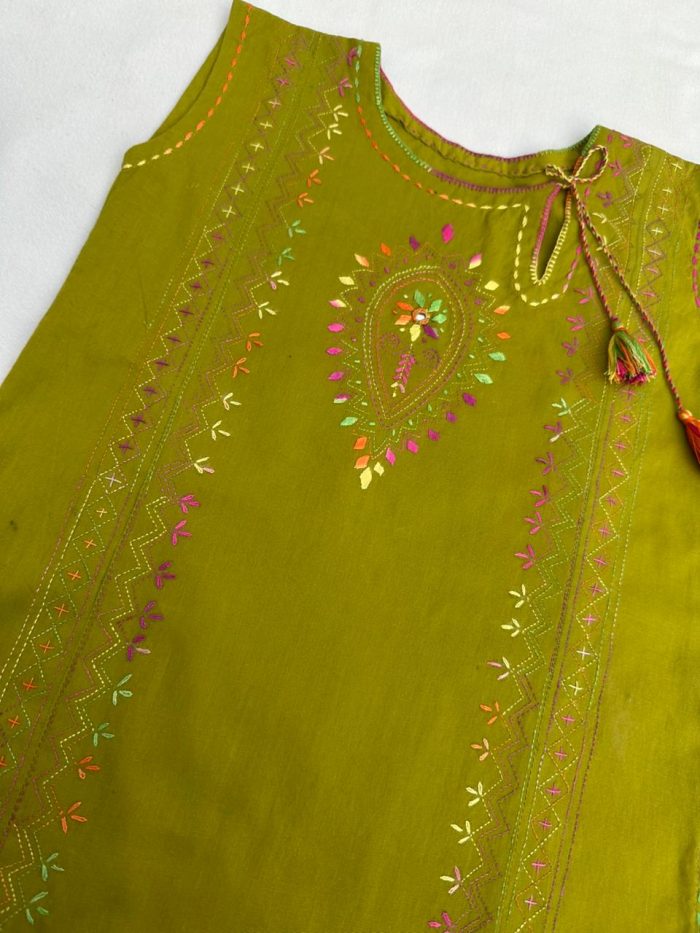 Hari Bahar – Kacha Tanka Embroidered Set - Image 2