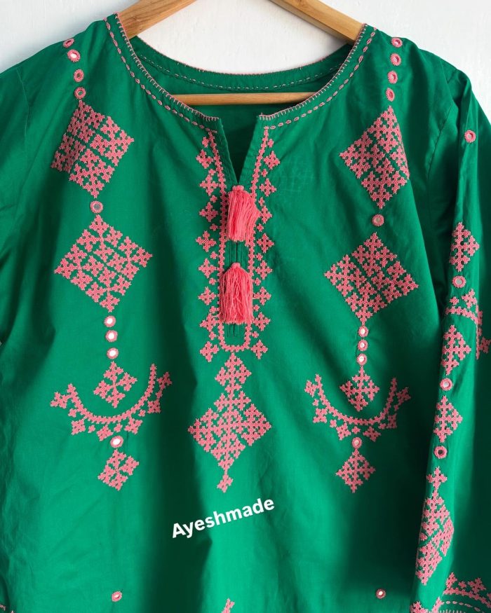 Classic Green Elegance – Dark Pink Gurmacho Hand Embroidery - Image 2